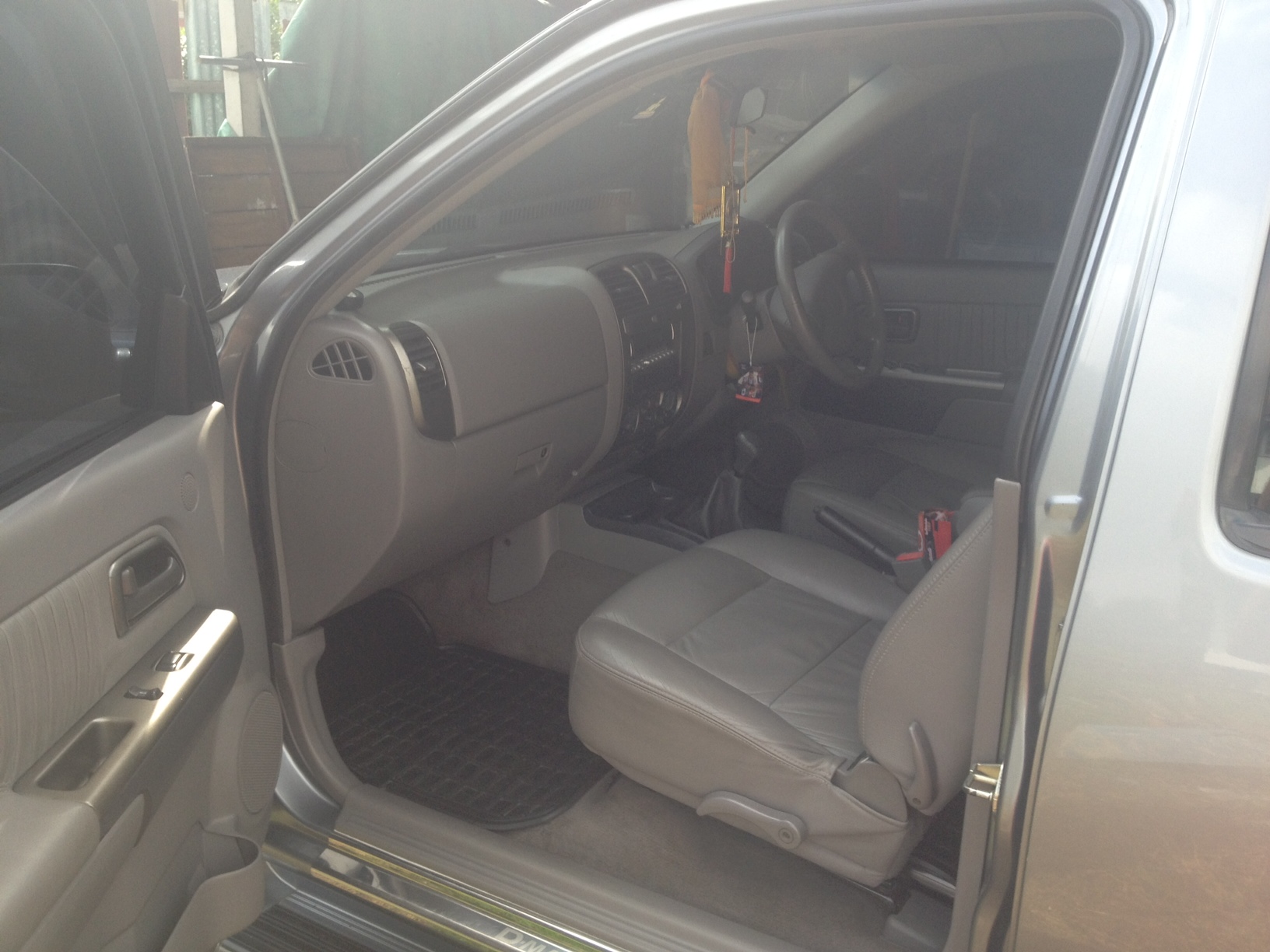 ISUZU hilander 2004