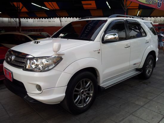 TOYOTA Fortuner TRD 2010
