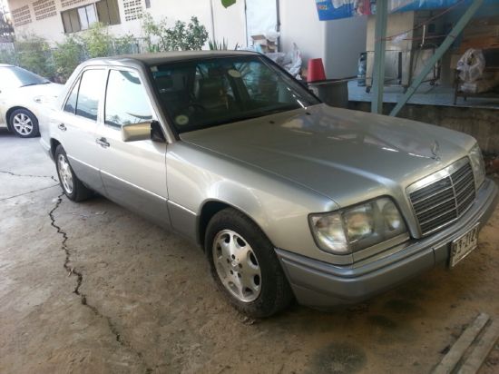 MERCEDES-BENZ E220 1994