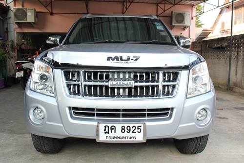 ISUZU MU-7 2010