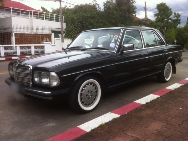 MERCEDES-BENZ w123 1982