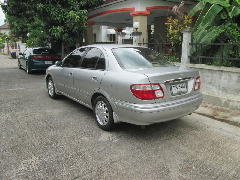NISSAN SUNNY 2002