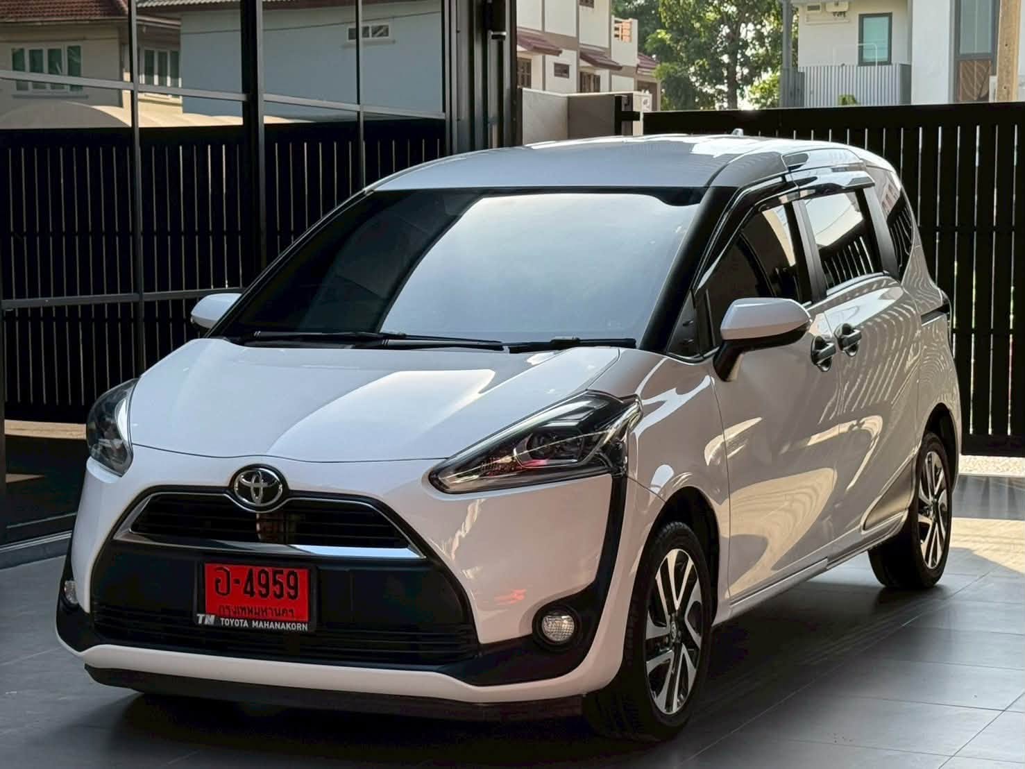 TOYOTA SIENTA 2019
