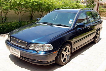 VOLVO V40 2000