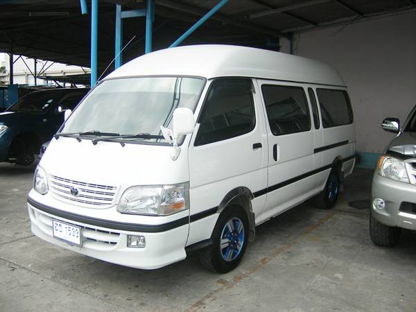 TOYOTA COMMUTER 2001